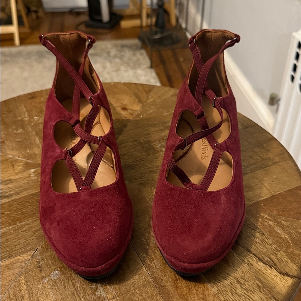 L’Amour Des Pieds Suede Strappy Wedges 7.5